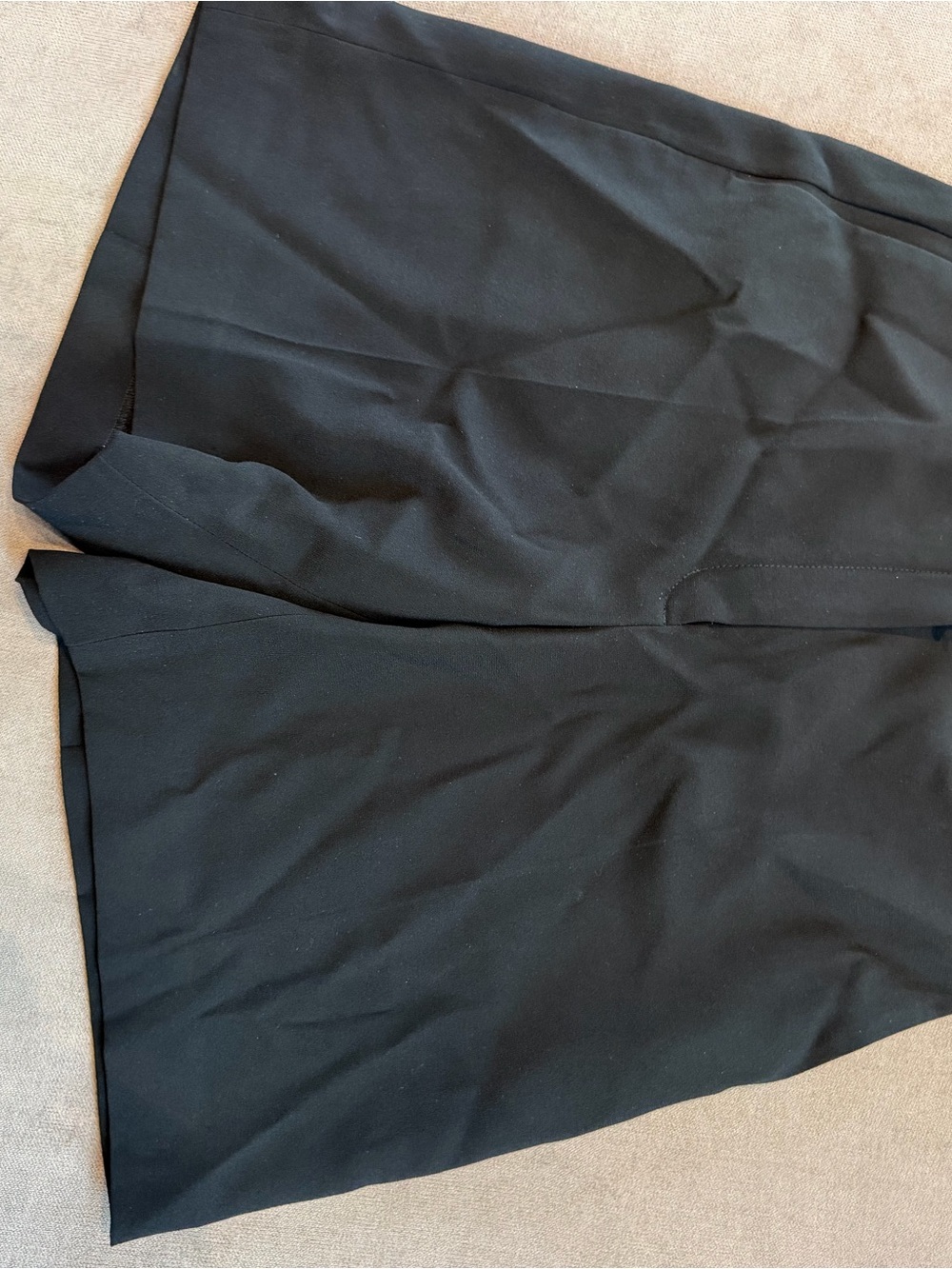 Babaton Black High-Waist pleated shorts (crepette)